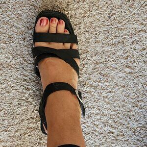 Wedge strappy cuteness